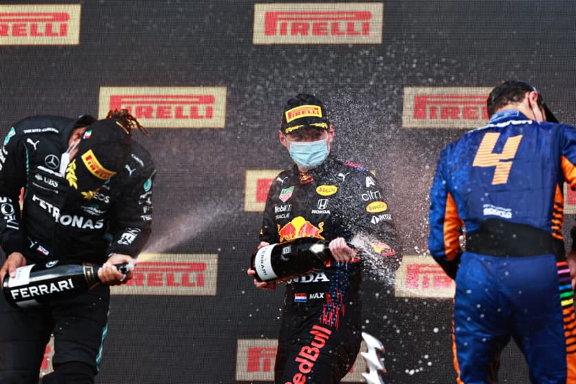 Max Verstappen vibra com a vitória no GP da Emília-Romanha (Foto: Getty Images/Red Bull Content Pool)