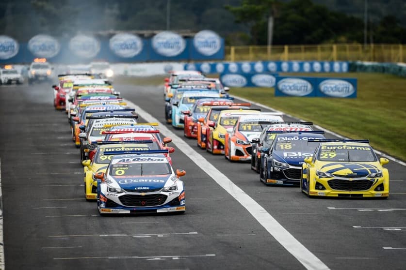O grid da Stock Car em Goiânia (Foto: Duda Bairros/Vicar)
