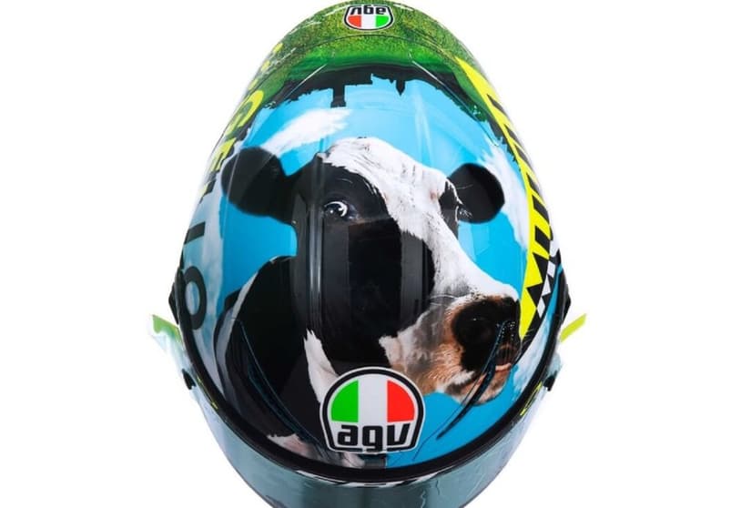 A vaca que estampa o novo capacete de Rossi em Mugello (Foto: Divulgação)