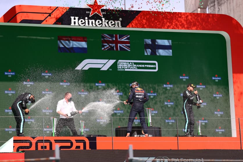 Pódio mais recorrente da história da Fórmula 1 é composto por Lewis Hamilton, Valtteri Bottas e MaX verstappen (Foto: Getty Images / Red Bull Content Pool)