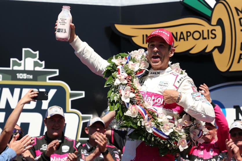 Helio Castroneves venceu as 500 Milhas de Indianápolis pela quarta vez (Foto: AFP)
