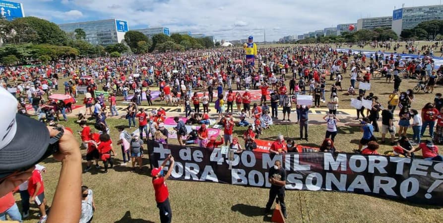 Protestos contra o governo Bolsonaro marcaram o sábado pelo Brasil (Foto: Reprodução/Twitter)