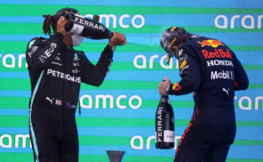 Max Verstappen e Lewis Hamilton (Foto: Red Bull Content Pool/Getty Images)