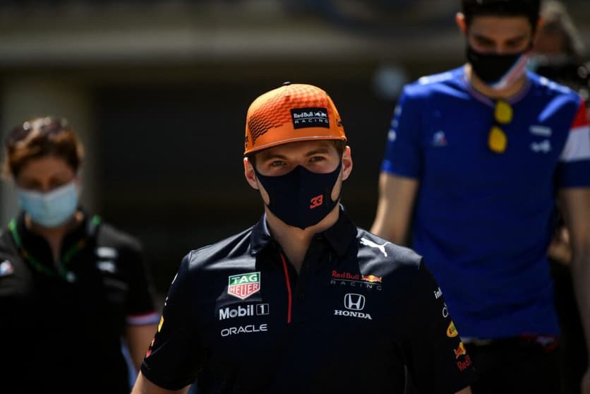 Max Verstappen teve problemas, assim como Lewis Hamilton (Foto: Okan Roze/AFP)