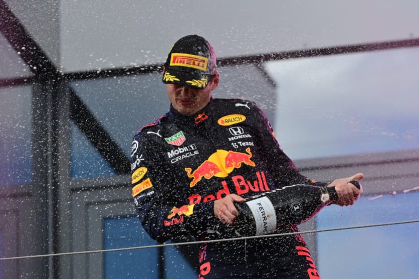 Max Verstappen faz toda a diferença (Foto: Andrej Isakovic/AFP)
