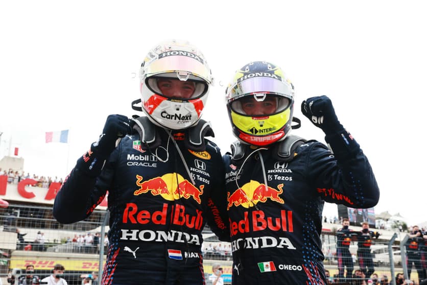 Max Verstappen e Sergio Pérez viveram ano histórico na Red Bull (Foto: Rudy Carezzevoli/Getty Images/Red Bull Content Pool)