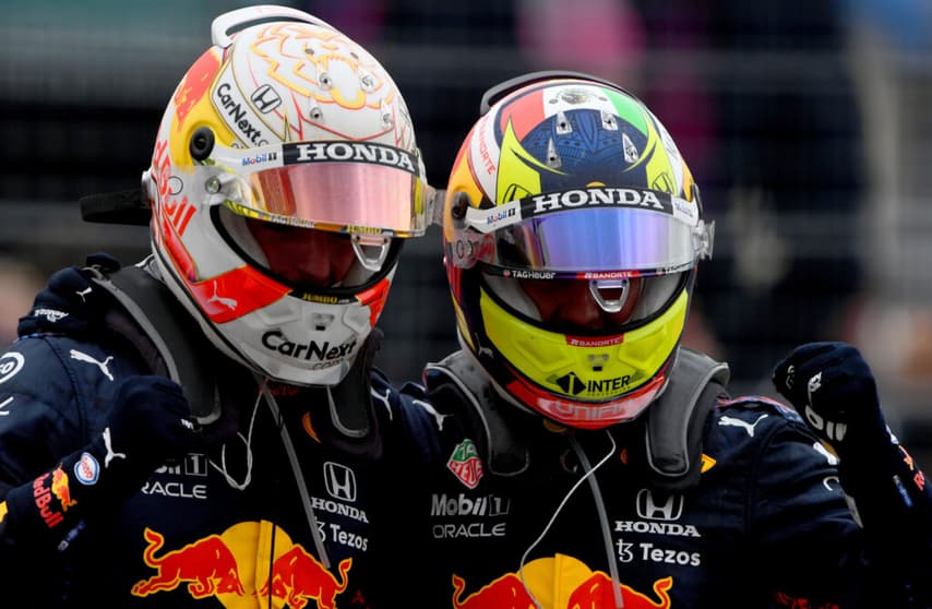 Sergio Pérez exaltou a boa relação que tem com Max Verstappen (Foto: Rudy Carezzevoli/Getty Images/Red Bull Content Pool)