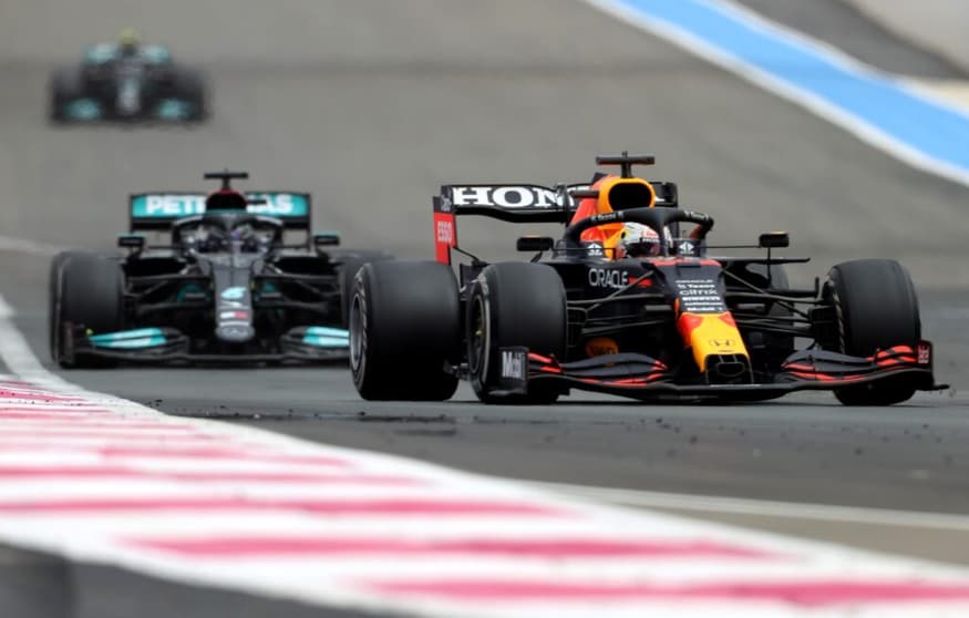 Max Verstappen superou Lewis Hamilton e garantiu a vitória no GP da França (Foto: Red Bull Pool Content/ Getty Images)