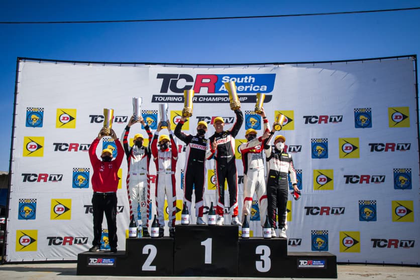 Tom Coronel e Digo Baptista venceram a segunda etapa do TCR Sul-Americano (Foto: Rafa Catelan/TCR)
