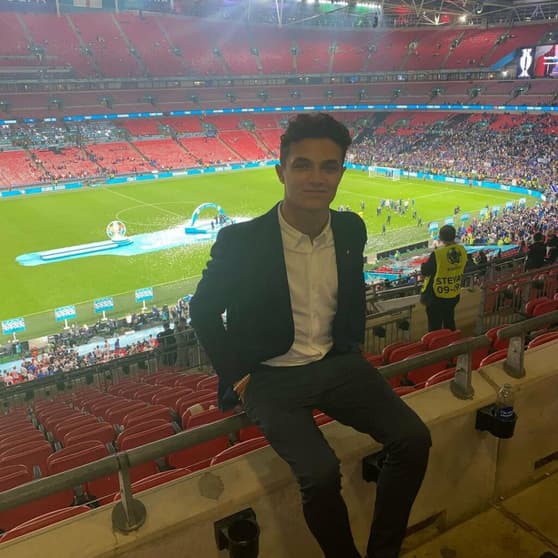 Lando Norris esteve na final da Eurocopa, em Wembley (Foto: Reprodução/Instagram)