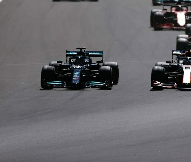 O duelo entre Hamilton e Verstappen empolga o presidente da F1 (Foto: Lars Baron/Getty Images/Red Bull Content Pool)
