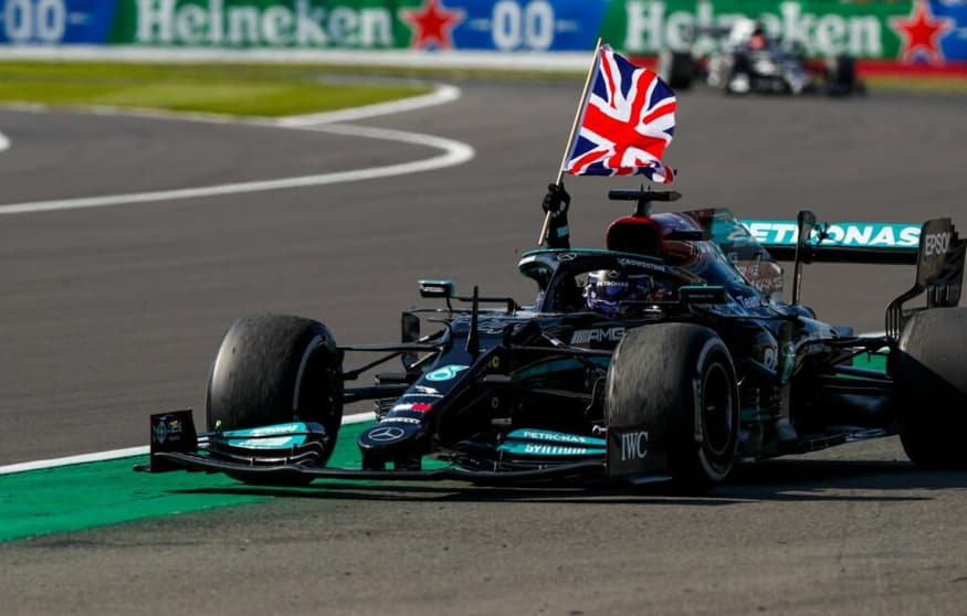 Hamilton venceu GP da Inglaterra depois de polêmica com Max Verstappen (Foto: Mercedes)