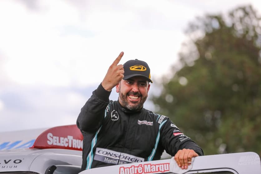 André Marques celebra a conquista da pole-position. (Crédito: Rodrigo Ruiz/RR Media)