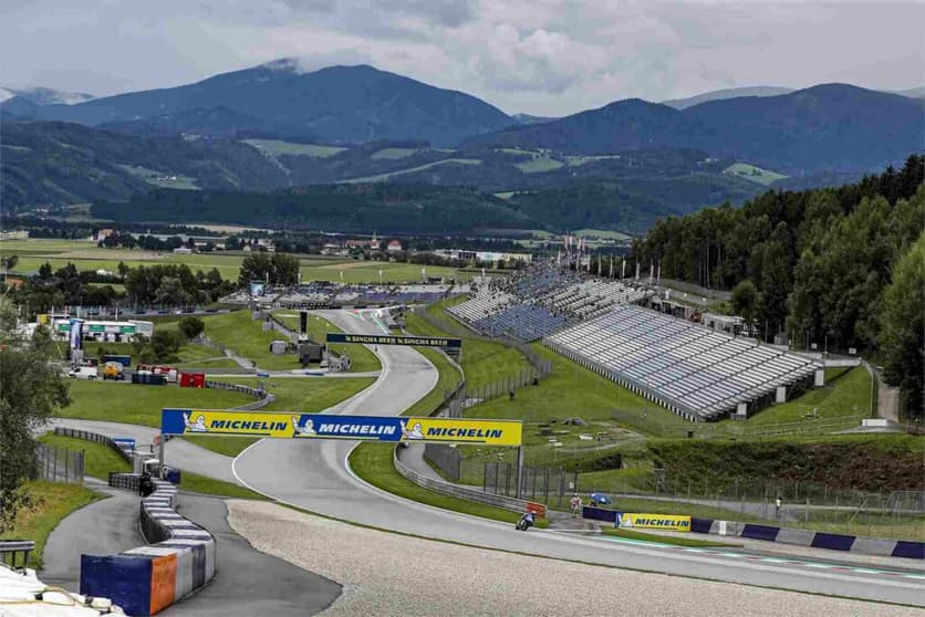 Trecho de alta velocidade da pista austríaca vai ganhar chicane (Foto: Suzuki)