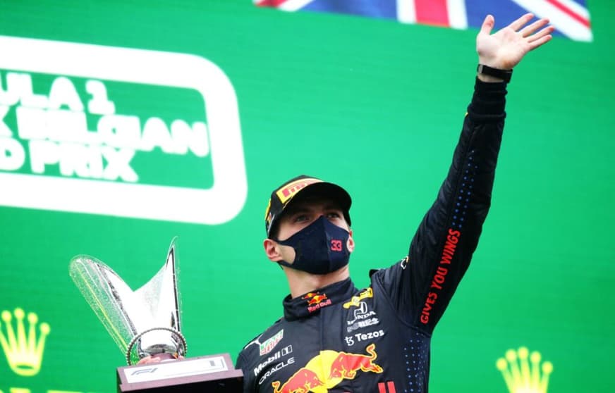 Max Verstappen ficou com a vitória do GP da Bélgica e se aproximou de Hamilton no campeonato (Foto: Red Bull Pool Content/Getty Images)