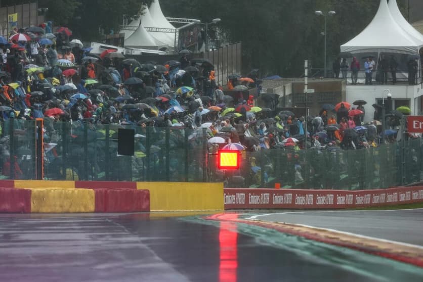 Os fãs presentes em Spa no ano passado viram a corrida ser cancelada devido ao mau tempo (Foto: Alfa Romeo)