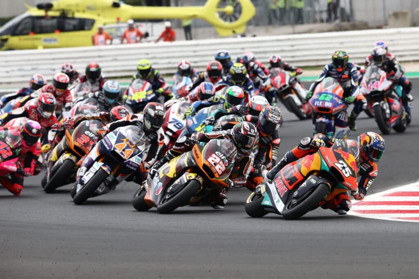 A Moto2 vai contar com um grid de 30 pilotos neste ano (Foto: Ajo)