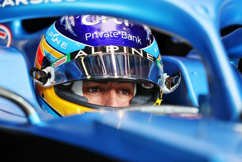 Fernando Alonso larga em sexto (Foto: Alpine)