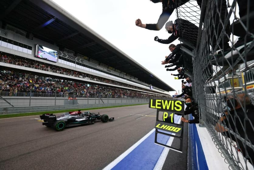 Lewis Hamilton conquistou uma vitória histórica neste domingo na Rússia (Foto: Mercedes)