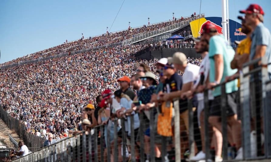 Público lotou o Circuito das Américas durante o final de semana e bateu o recorde da F1 (Foto: Reprodução/Twitter)