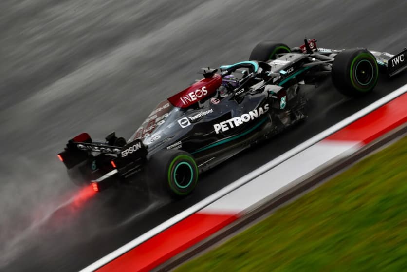 Lewis Hamilton em ação no complicado GP da Turquia (Foto: Mercedes)