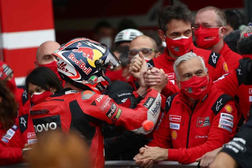 Jack Miller pretende ajudar Francesco Bagnaia na luta pelo título da MotoGP (Foto: Red Bull Content Pool)