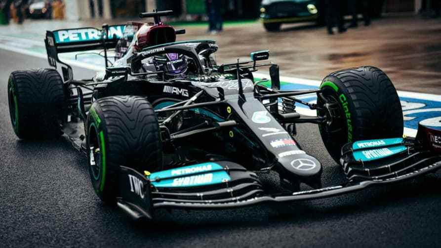 Mercedes defendeu a decisão de trocar apenas parte do motor (Foto: Mercedes)