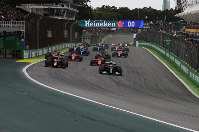 Corrida sprint do Brasil foi um sucesso no ano passado, e F1 vai repetir o palco em 2022 (Foto: Carl de Souza/AFP)