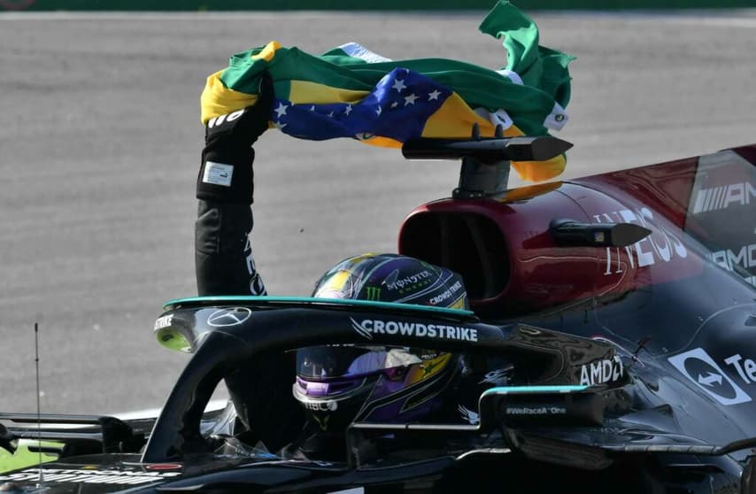 Lewis Hamilton viveu uma apoteose em Interlagos em 2021 (Foto: AFP)