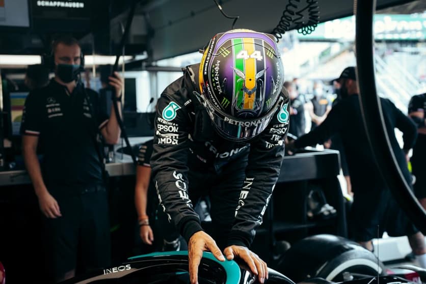 Lewis Hamilton corre com capacete especial no GP de São Paulo (Foto: Mercedes)