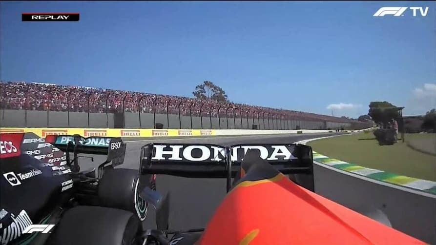 Lewis Hamilton e Max Verstappen quase bateram em Interlagos (Foto: Reprodução)