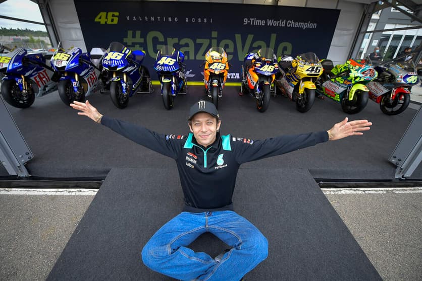 Valentino Rossi com todas as motos com que venceu no Mundial de Motovelocidade (Foto: MotoGP)