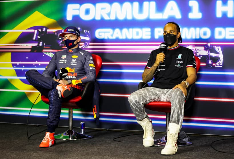 Max Verstappen e Lewis Hamilton podem chegar à decisão do título empatados (Foto: Antonin Vincent/Getty Images/Red Bull Content Pool)