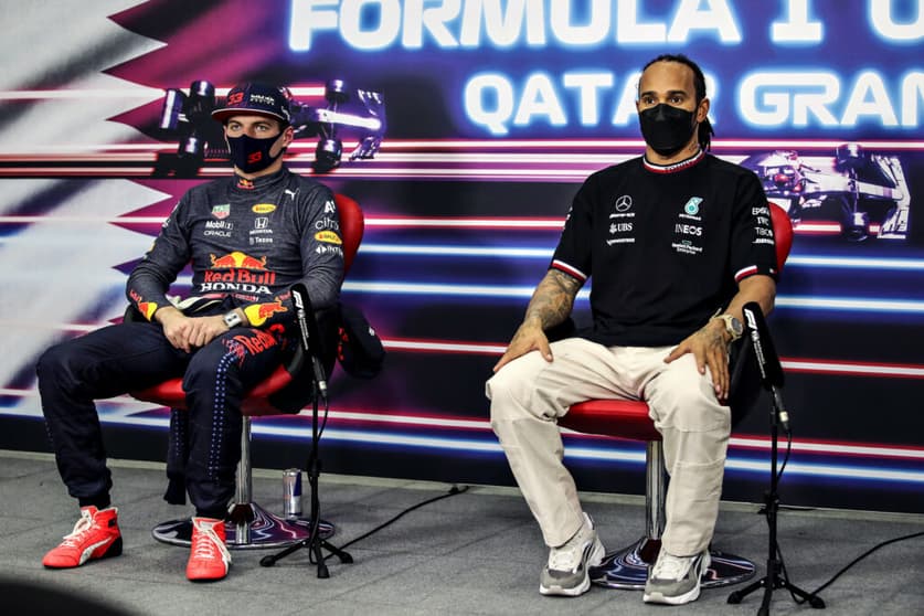 Verstappen e Hamilton estarão lado a lado em coletiva de Abu Dhabi (Foto: Florent Gooden/Red Bull Content Pool/Getty Images)