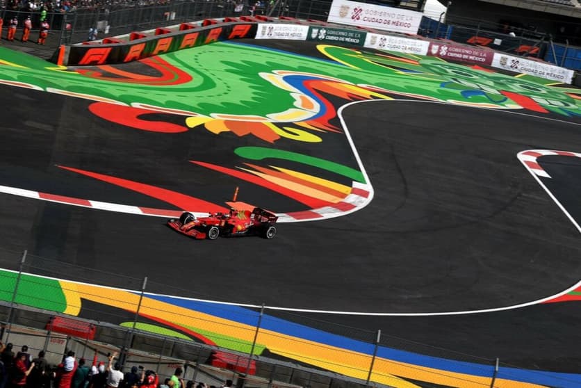 Carlos Sainz ficou estressado com o sábado (Foto: Ferrari)