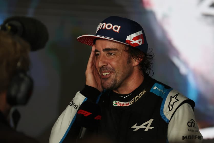 Fernando Alonso está se recuperando da operação (Foto: Alpine)