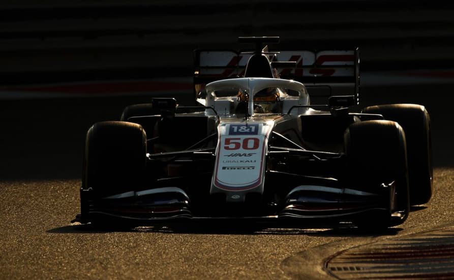 Robert Shwartzman encerrou 2021 da F1 na liderança do dia de testes em Abu Dhabi (Foto: Haas)