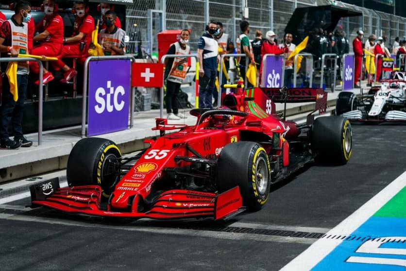 Carlos Sainz e Charles Leclerc vão participar dos testes (Foto: Ferrari)