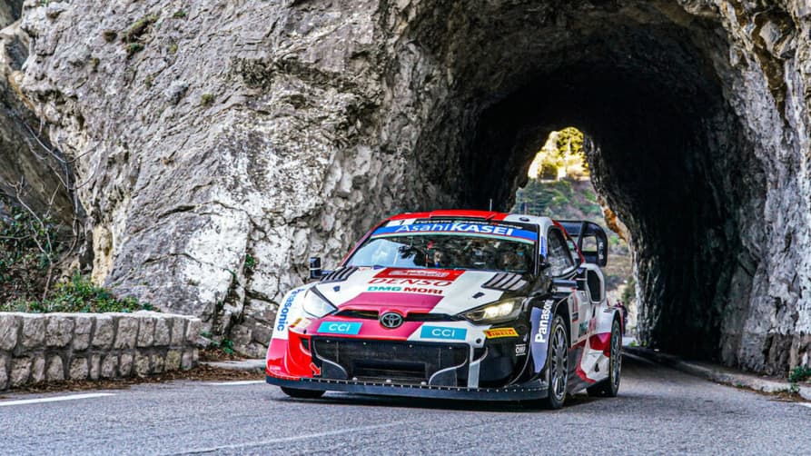 Sébastien Ogier está de novo na frente em Mônaco (Foto: WRC)