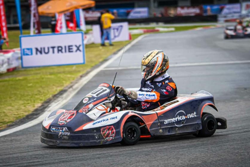 O kart #301 da Car Racing/AmericaNet levou a melhor em Interlagos (Foto: Rafa Catelan/RF1)