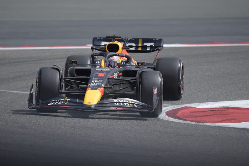 Max Verstappen terminou os testes no Bahrein com o melhor tempo (Foto: AFP)