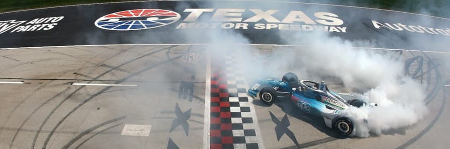 Newgarden comemora vitória conquistada na última volta no GP do Texas (Foto: Indycar)