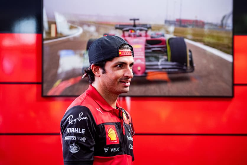 Carlos Sainz foi mais um a opinar sobre expansão desenfreada do calendário da Fórmula 1 (Foto: Ferrari)
