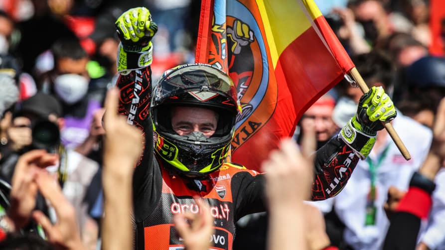 Alvaro Bautista venceu as duas corridas de domingo da Superbike em Aragão (Foto: WSBK)