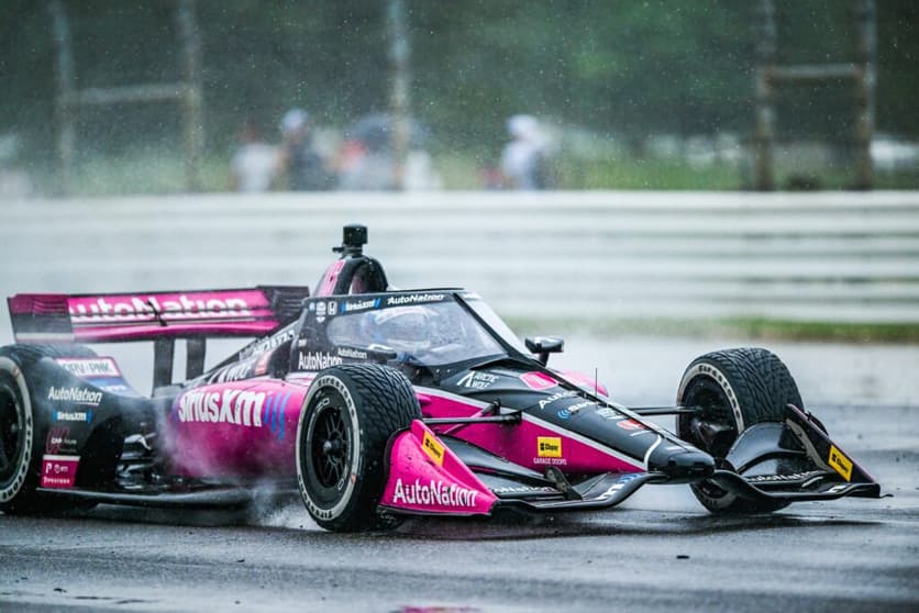 Helio Castroneves perdeu posições na reta final do GP de Indianápolis (Foto: IndyCar)