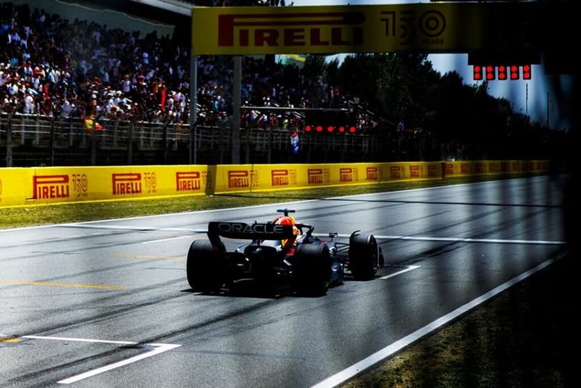 Verstappen sofreu com sua asa móvel em Barcelona, mas Red Bull espera não ter mais problemas (Foto: Red Bull Content Pool)