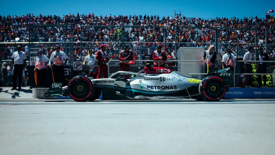 Lewis Hamilton se empolgou após o pódio no Canadá (Foto: Mercedes)