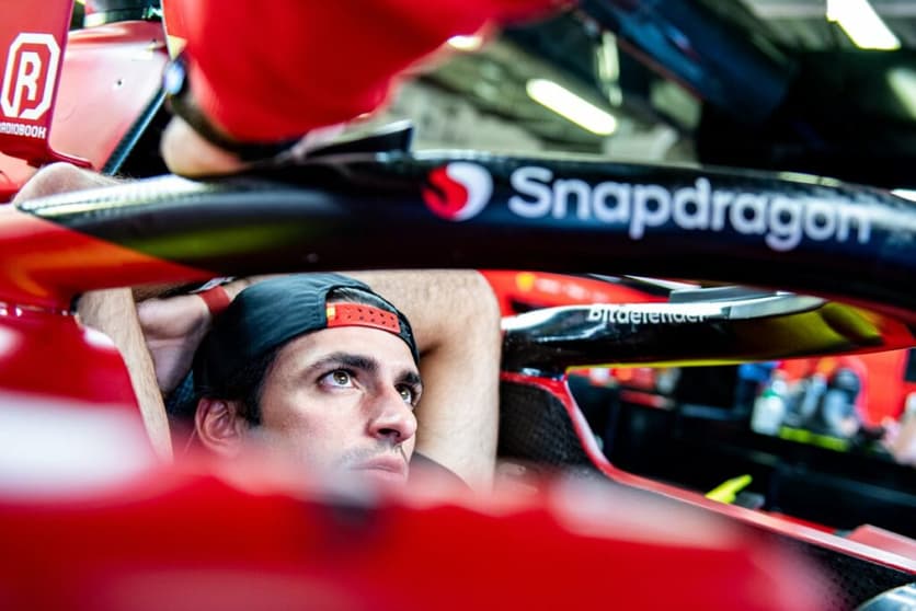 Carlos Sainz pede por uma Ferrari melhor em dia de corrida na temporada de 2023 (Foto: Ferrari)