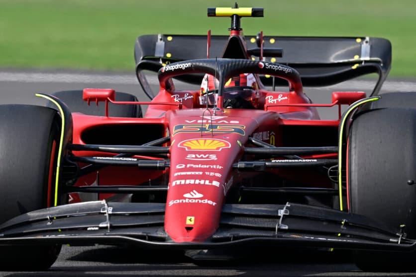 Carlos Sainz está na sexta posição do campeonato (Foto: AFP)
