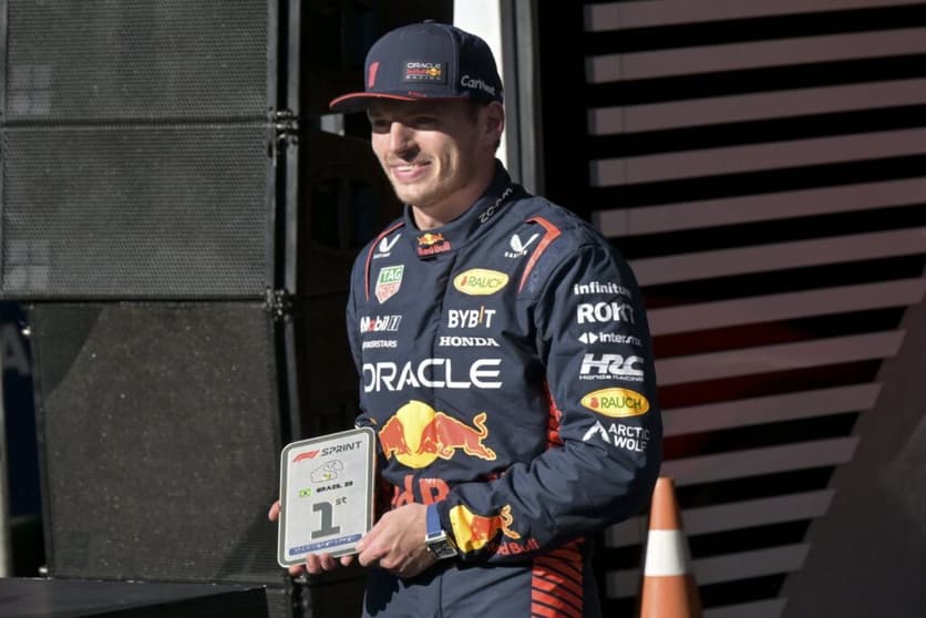 Max Verstappen só precisou cuidar dos pneus para vencer a sprint em São Paulo (Foto: AFP) 